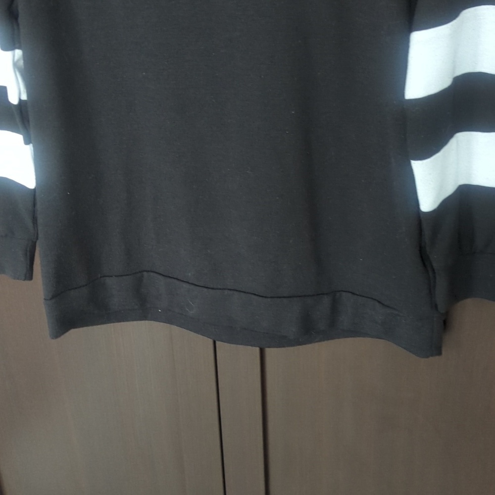 Black & White Women's Sweater - Size Small Good Condition - Picture 4 of 4